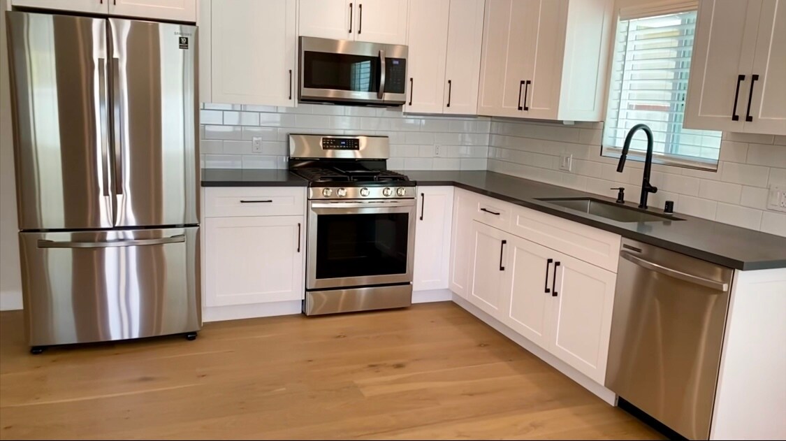 kitchen - 5506 Bevis Ave