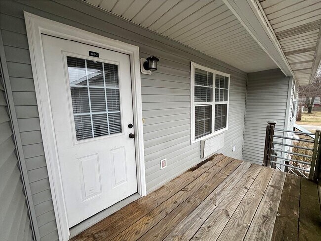 Building Photo - 806 W Tahlequah St