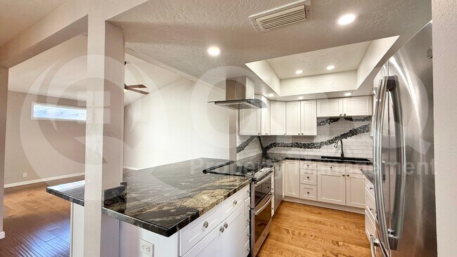 Building Photo - 5601 N 79th St