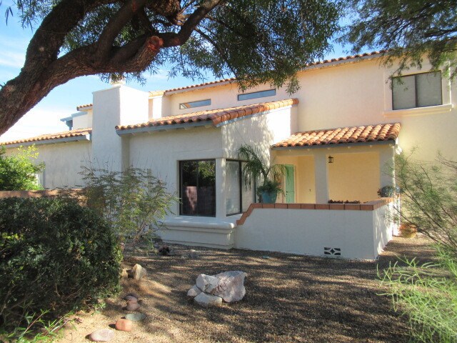 Building Photo - Large (3,825"), Beautiful & Luxurious Eastside Home with Breathtaking Mtn. Views.