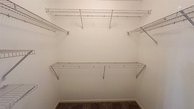 Building Photo - 374 Lake View Dr