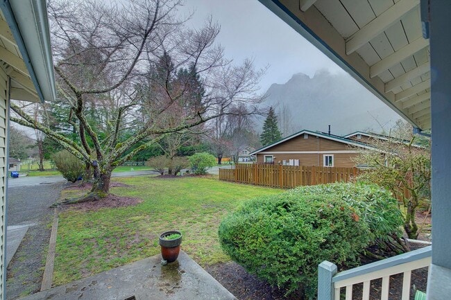 Building Photo - 3Bd/2.25Ba North Bend House