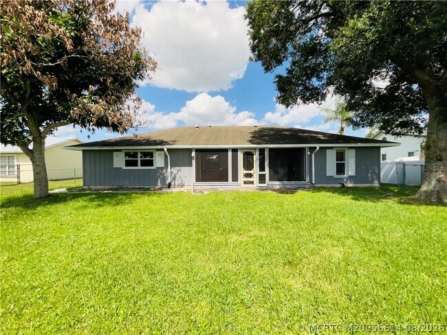 Building Photo - 1634 SW Gemini Ln