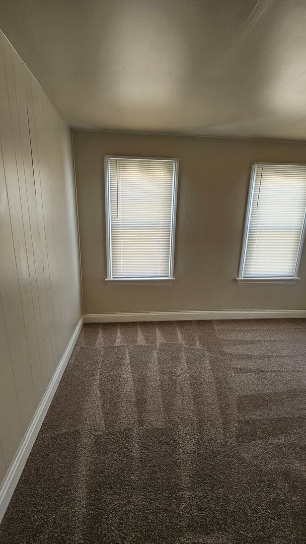 Building Photo - 3 Bedroom Duplex