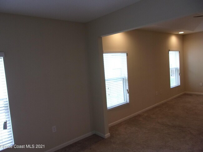 Building Photo - 3935 Harvest Cir