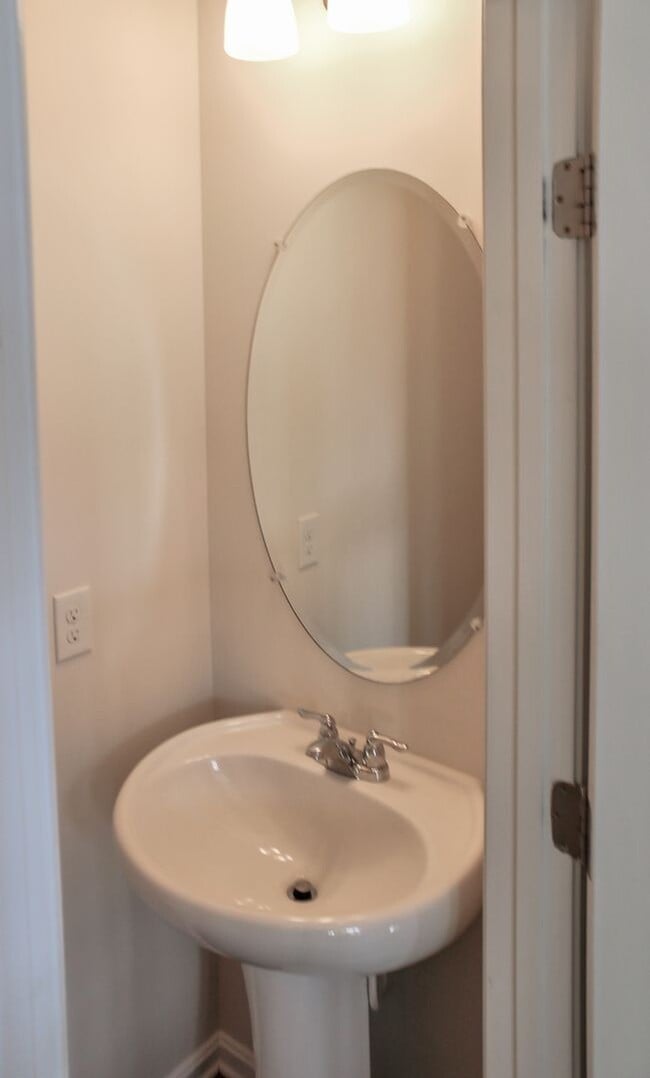 Building Photo - 15200 Lady Lauren Ln