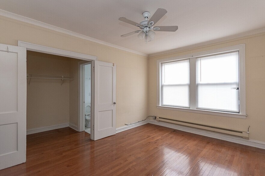 Building Photo - 4552 N Damen Ave
