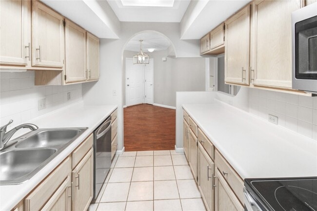 Building Photo - 421 Shirley Ridge Dr