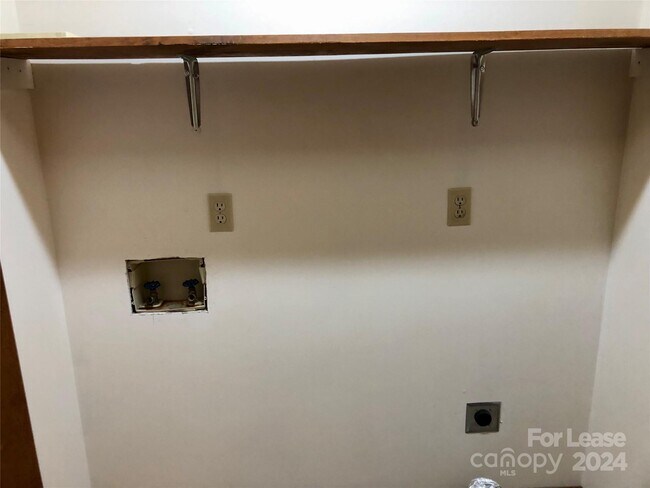 Building Photo - 119 Hillcrest Dr