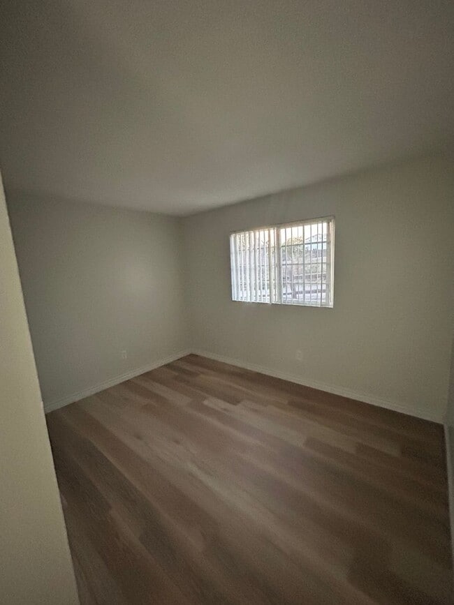 Building Photo - Charming Renovated 3 Bedroom/2 Bath Single...