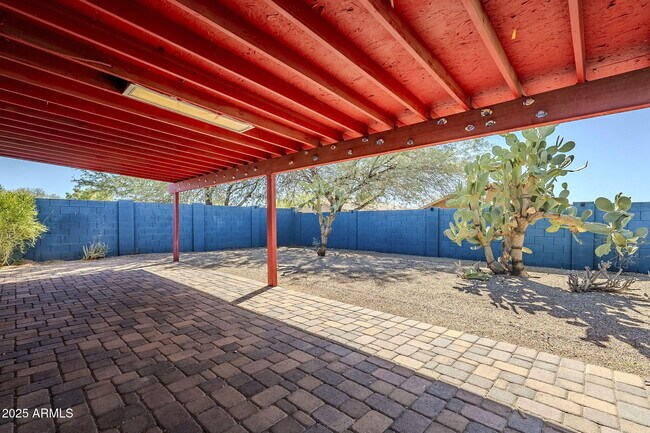 Building Photo - 2117 W Renaissance Ave