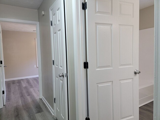 Building Photo - Intown Ranch - ADA Accessible Voucher Approved - Immediate Move In