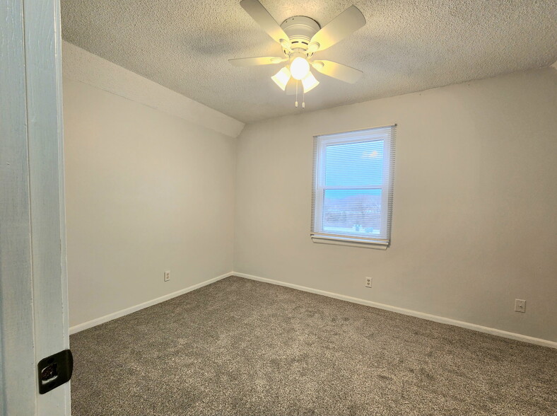 Building Photo - 7301 W 55th Pl