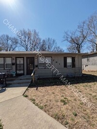 Building Photo - 701/703 Deweese St