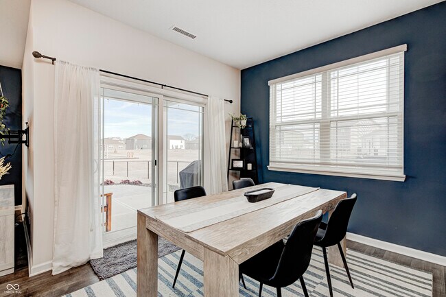 Building Photo - 2214 Warbler St