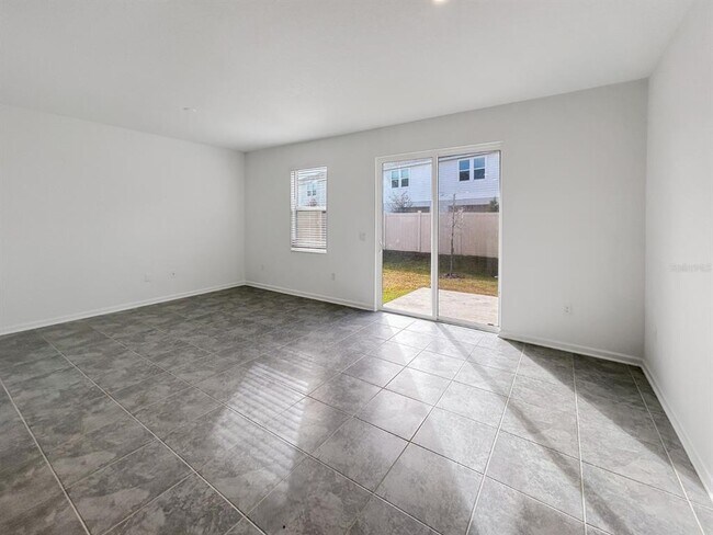 Building Photo - 2426 Skyline Lp