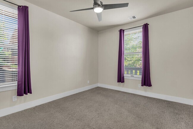 Building Photo - 8381 Meadowview Ct