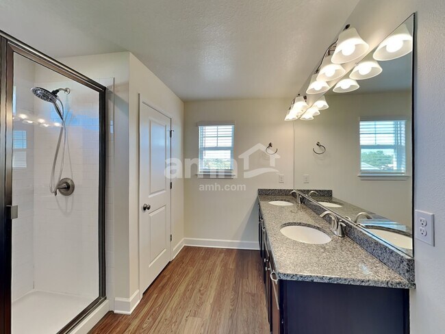 Building Photo - 326 Pine Terrace Dr