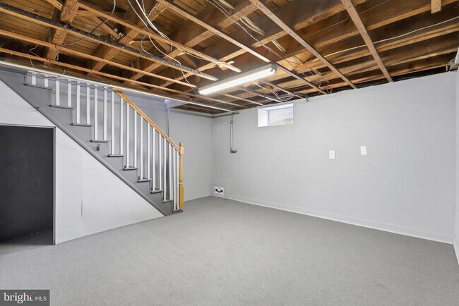 Building Photo - 271 W Wyncliffe Ave