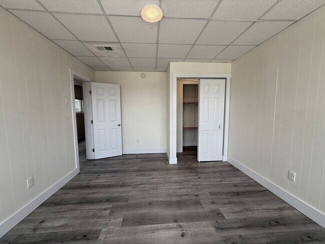 Building Photo - Updated 1BR Apt available now!