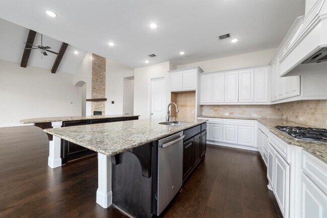 Building Photo - 9814 Carver Dr