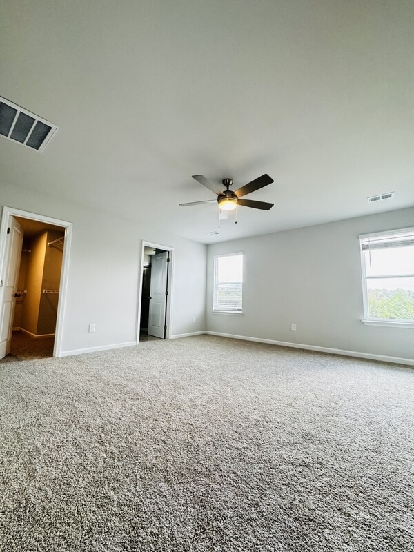 Building Photo - 142 Gervais Cir