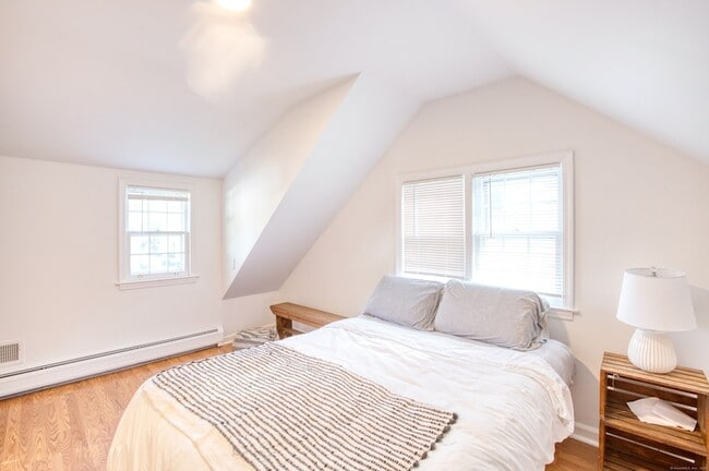 Building Photo - 47 Sleepy Hollow Ln