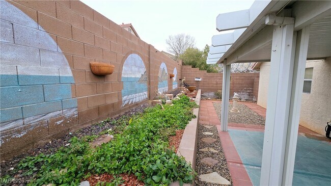 Building Photo - 9633 Boylagh Ave