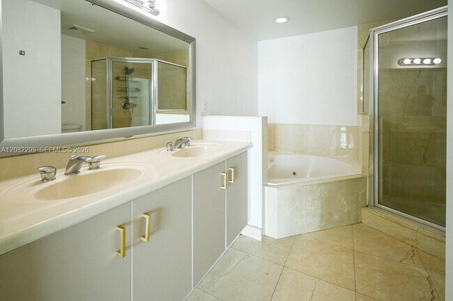 Building Photo - 7900 Harbor Island Dr