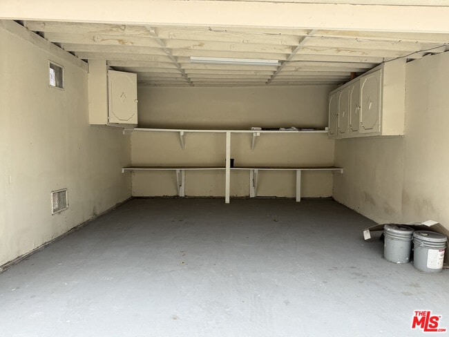 Building Photo - 211 S Arnaz Dr