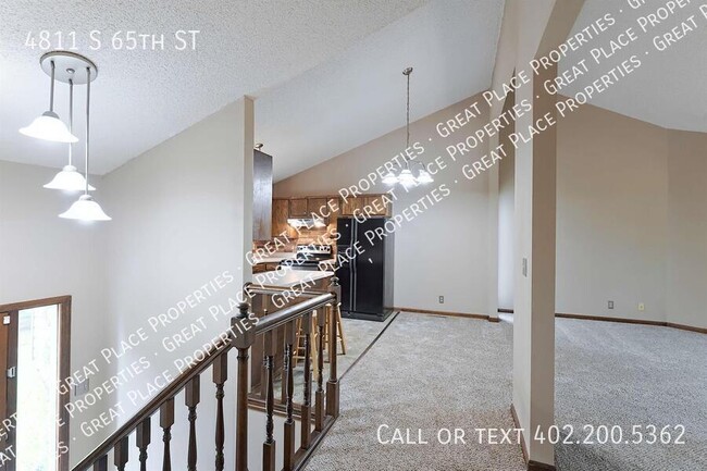 Building Photo - 4811 S 65th St