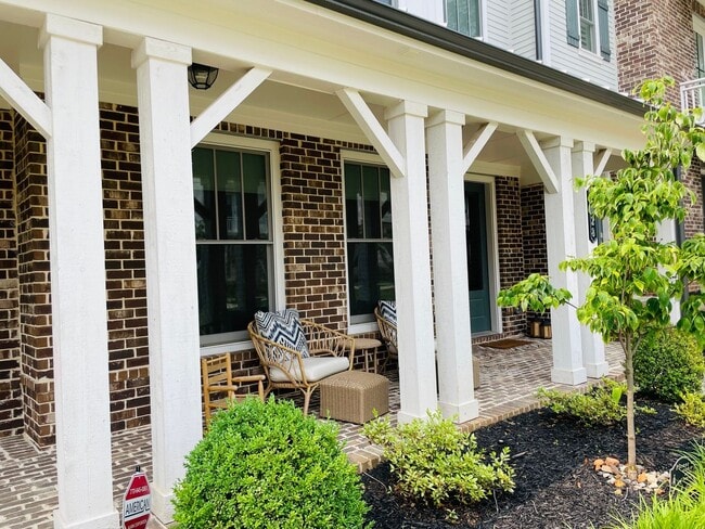 Building Photo - Spacious 4BR House in Milton