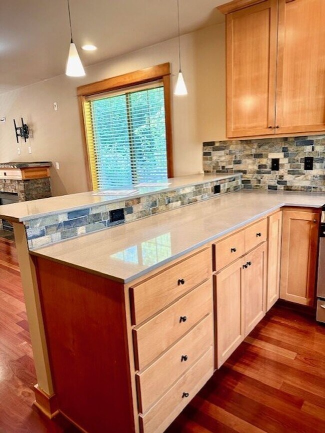Building Photo - West Seattle Townhouse, Location Location ...