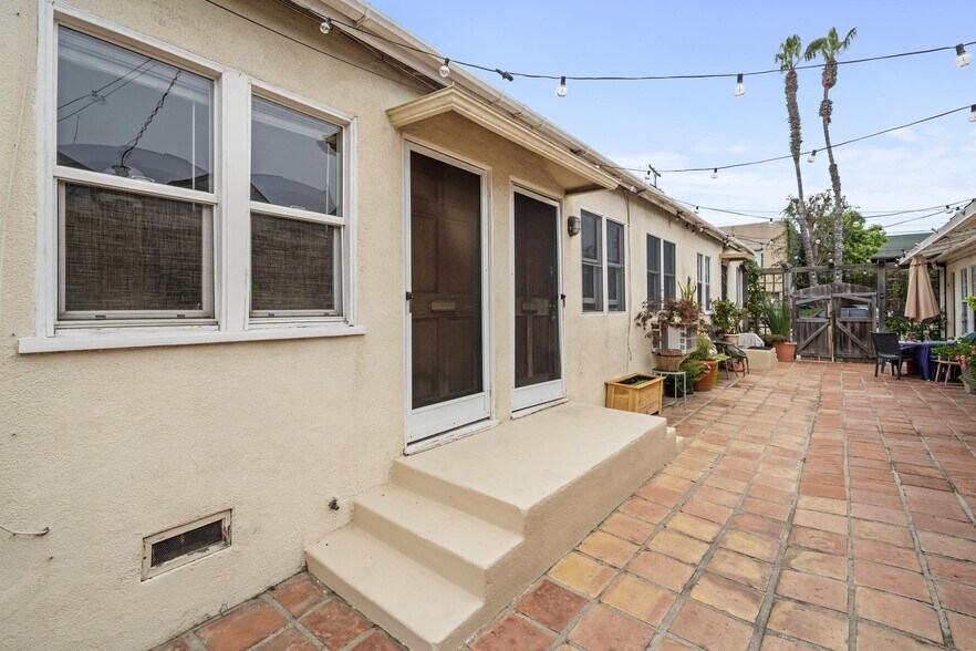Building Photo - 1722 Abbot Kinney Blvd