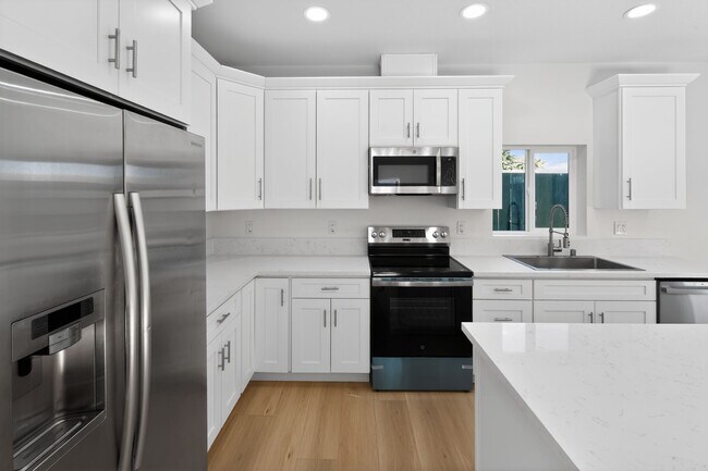 Building Photo - 8090 Flanders Dr