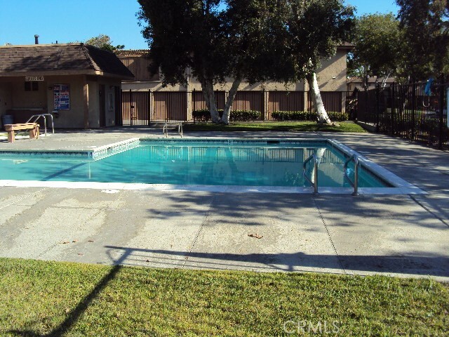 Building Photo - 16748 Cedarwood Cir