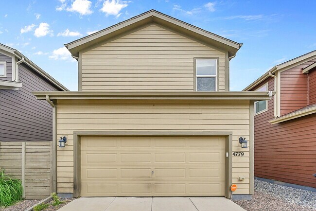 Building Photo - $2,850.00 - 3 Bedrooms, 2.5 Bathrooms, Sin...