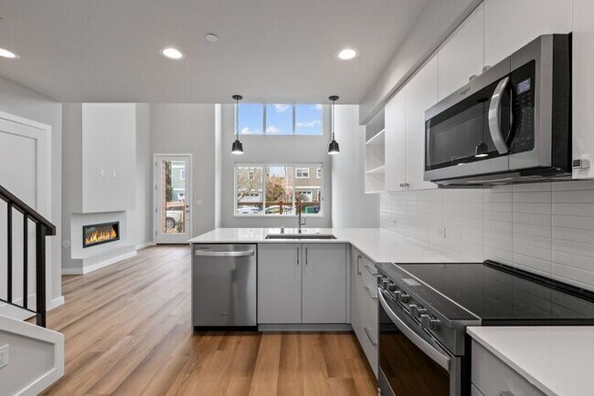 Building Photo - Stunning Brand-New Ballard Townhome with Air Conditioning