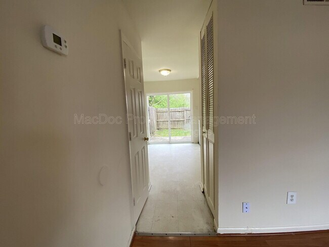 Building Photo - 809 Denton Cir