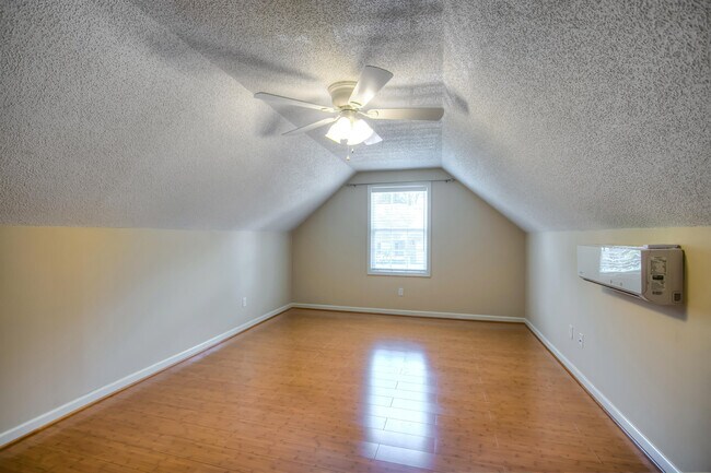 Building Photo - 3165 Foxcroft Cir