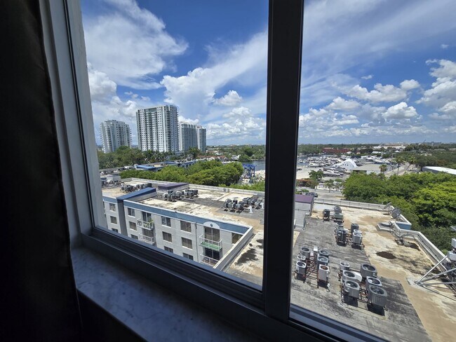 Building Photo - 1700 NW North River Dr