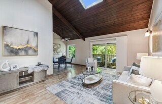 Building Photo - 2724 Oak Rd