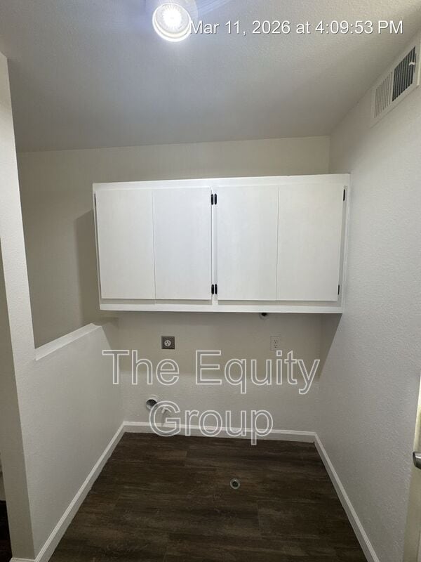 Building Photo - 1942 E Woodsville Ct