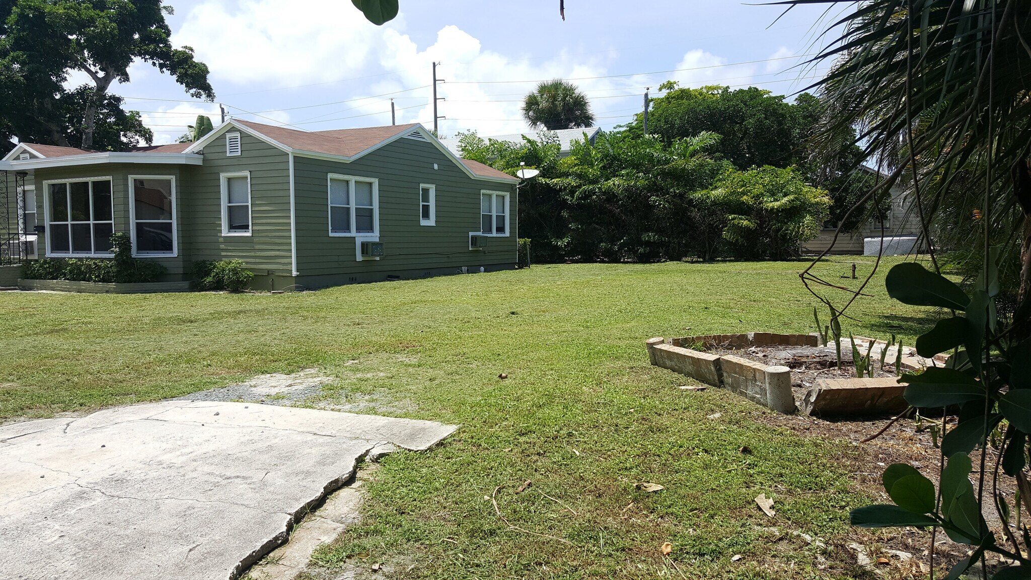 Building Photo - 1231 Longwood St