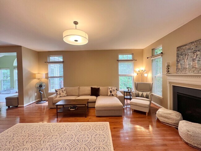 Building Photo - 5920 Nicolet Ct