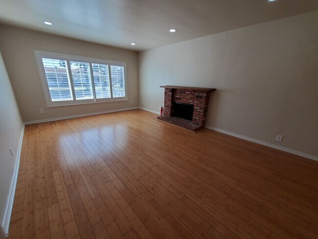 Building Photo - Spacious 3-Bedroom Single Family House with bonus room in Torrance- $4,400/month
