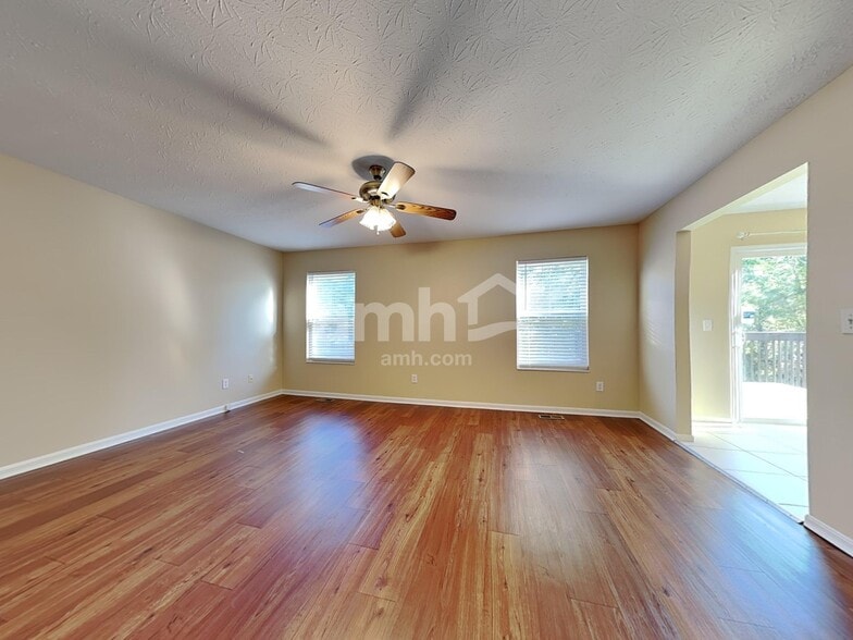 Building Photo - 132 Hitching Post Pl