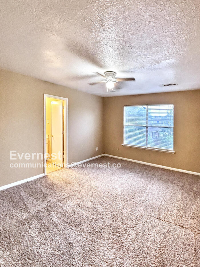 Building Photo - 19402 Sandy Woods Dr