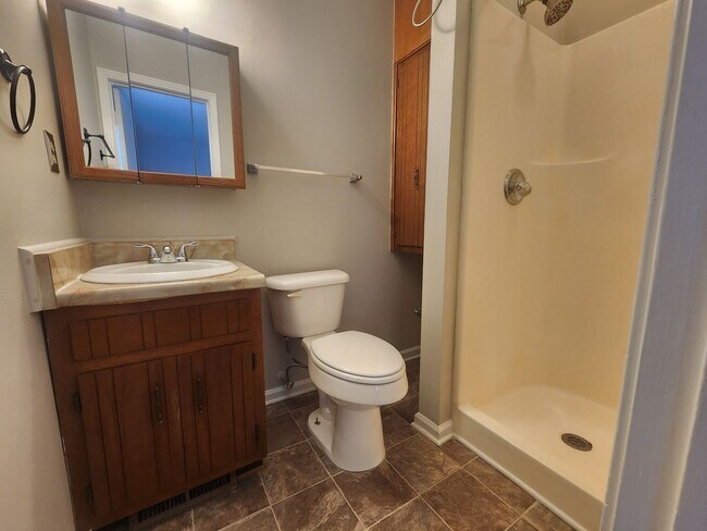 Building Photo - SPACIOUS RANCH!!! Close to Post