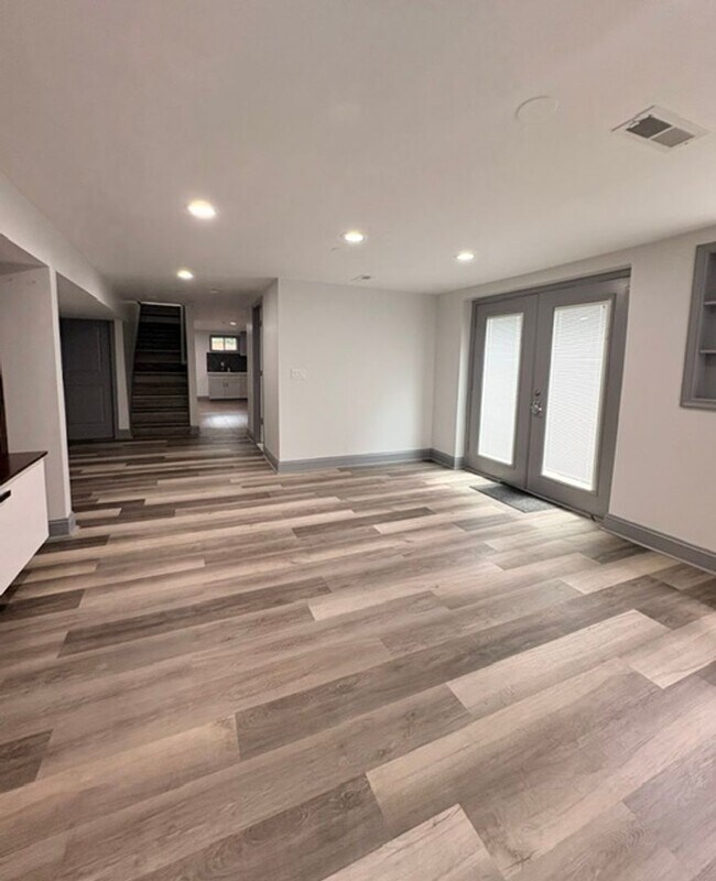 Building Photo - 9714 Admiralty Dr